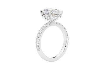 Cathedral style ring with stunning oval brillant cut diamond. Available in White Gold, Yellow Gold, Rose Gold or Platinum