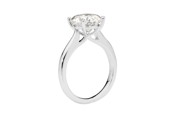 Beautiful tapered solitaire with round brilliant cut diamond. Available in White Gold, Yellow Gold, Rose Gold or Platinum
