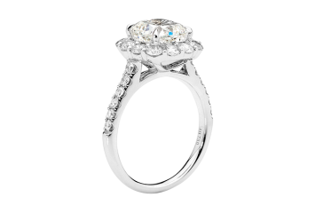 Cushion Halo surround by stunning round brilliant cut diamonds. Available in White Gold, Yellow Gold, Rose Gold or Platinum