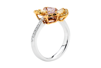 Heart brilliant cut and round brilliant cut available in white, rose or yellow gold. Available in White Gold, Yellow Gold, Rose Gold or Platinum