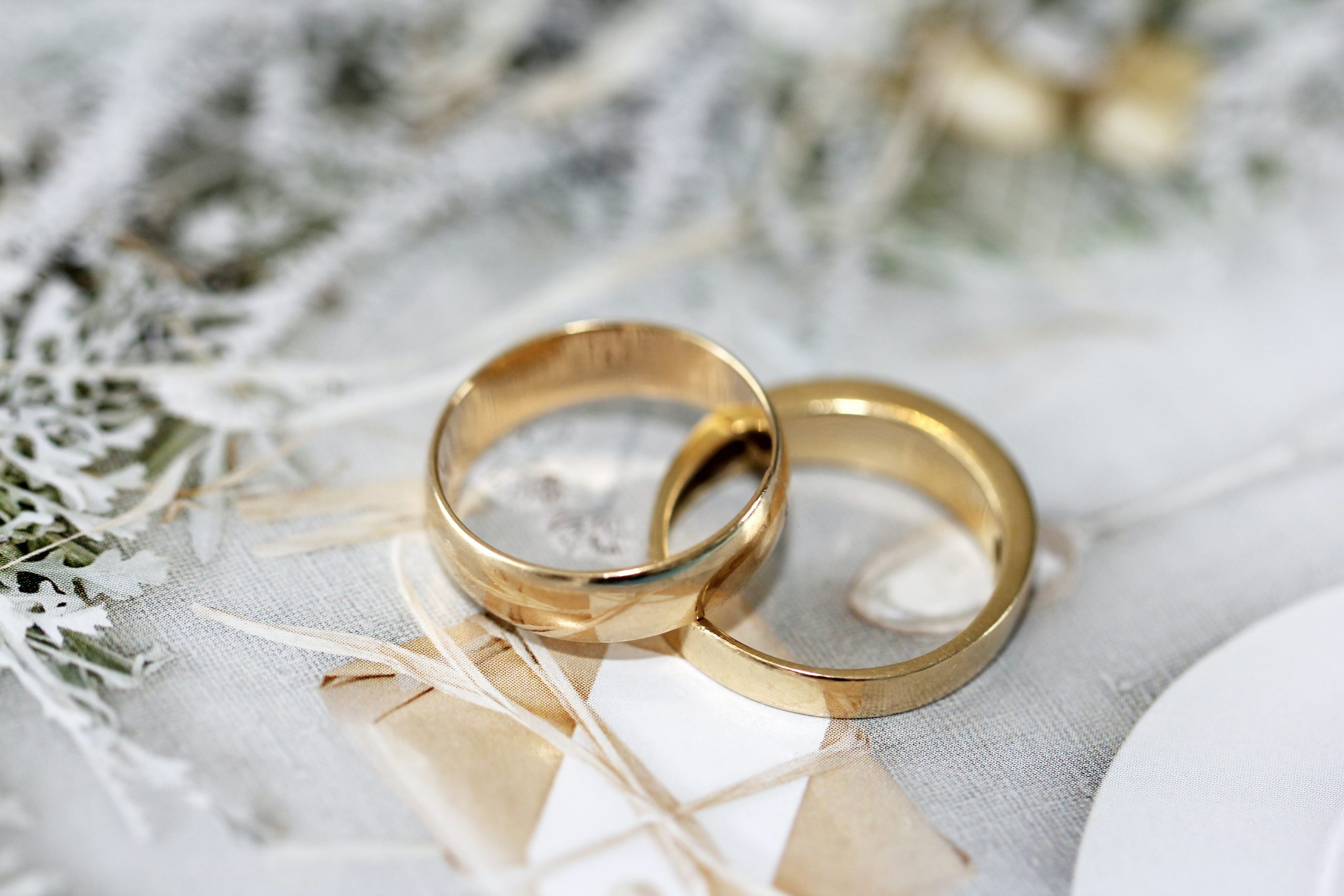 Koa Wood Wedding Ring Set with White Gold | Jewelry by Johan - Jewelry by  Johan